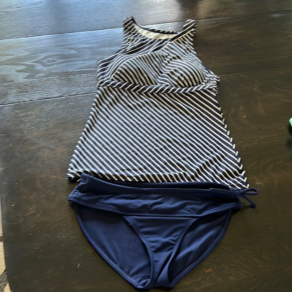 Athleta striped tankini-excellent condition